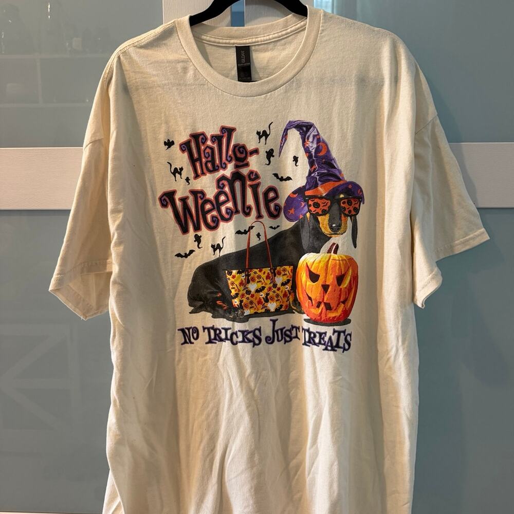 Halloween Dachshund "No Tricks Just Treats" Graphic T-Shirt Gildan 2XL / XXL
